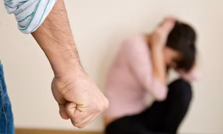 “Lần sau còn dám đánh con tôi một roi thì không chỉ như thế này đâu” (Ảnh minh họa từ daidoanket.vn) “Lần sau còn dám đánh con tôi một roi thì không chỉ như thế này đâu” (Ảnh minh họa từ daidoanket.vn)