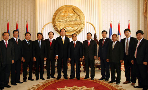 Thiếu tướng Đoàn Duy Khương (ngoài cùng bên phải)