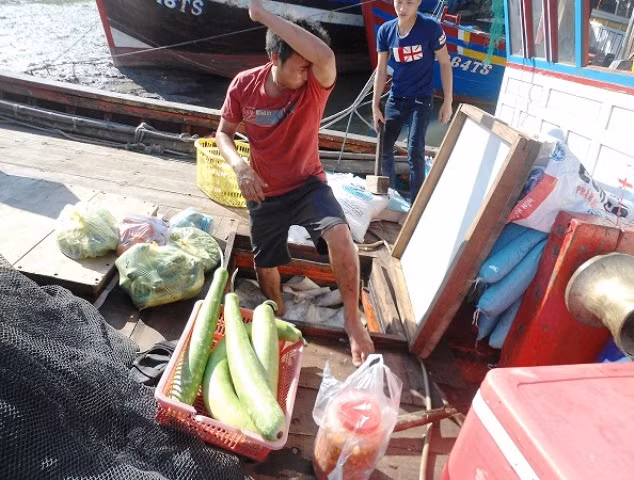 Đi biển - Nghề may rủi ảnh 1
