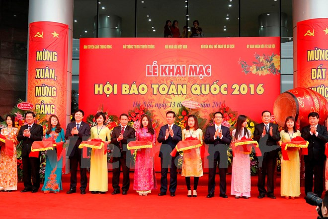Lãnh đạo Đảng, Nhà nước cắt băng khai mạc Hội Báo toàn quốc 2016.
