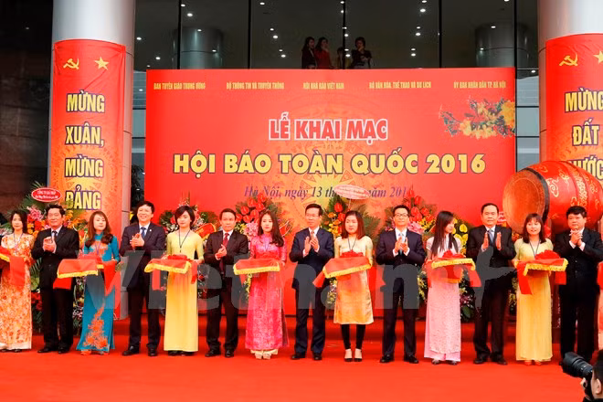 Lãnh đạo Đảng, Nhà nước cắt băng khai mạc Hội Báo toàn quốc 2016.
