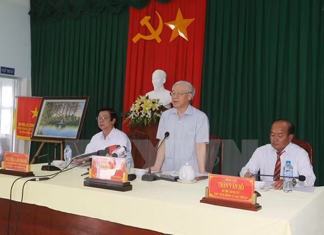 Tổng Bí thư Nguyễn Phú Trọng phát biểu tại xã Gia Thuận, huyện Gò Công Đông (huyện ven biển). Tổng Bí thư Nguyễn Phú Trọng phát biểu tại xã Gia Thuận, huyện Gò Công Đông (huyện ven biển).