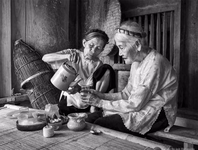 Những cụ bà nông thôn an nhàn tuổi già bên nhau. Ảnh: Nguyễn Huỳnh Mai. Những cụ bà nông thôn an nhàn tuổi già bên nhau. Ảnh: Nguyễn Huỳnh Mai.