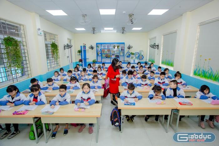 Cán bộ quản lý các nhà trường cho rằng, khi Nghị quyết được ban hành trong năm học tới sẽ giúp các nhà trường công khai minh bạch các khoản thu, tránh được tình trạng lạm thu (Ảnh: Lã Tiến)
