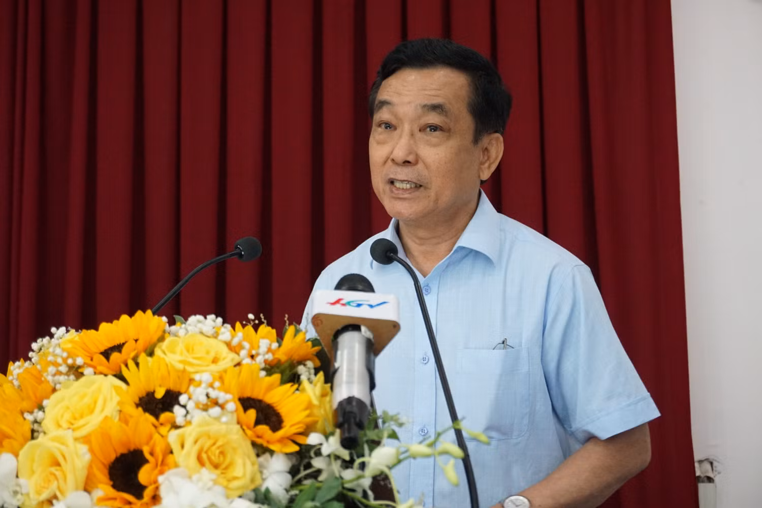 Phó Giáo sư Lê Khánh Tuấn Phó Giáo sư Lê Khánh Tuấn
