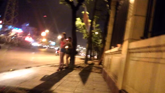 Những chiêu trò của gái bán dâm ảnh 1