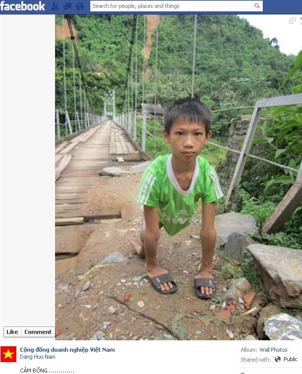 Lương Văn Mậu đi bằng 2 tay đến trường Lương Văn Mậu đi bằng 2 tay đến trường