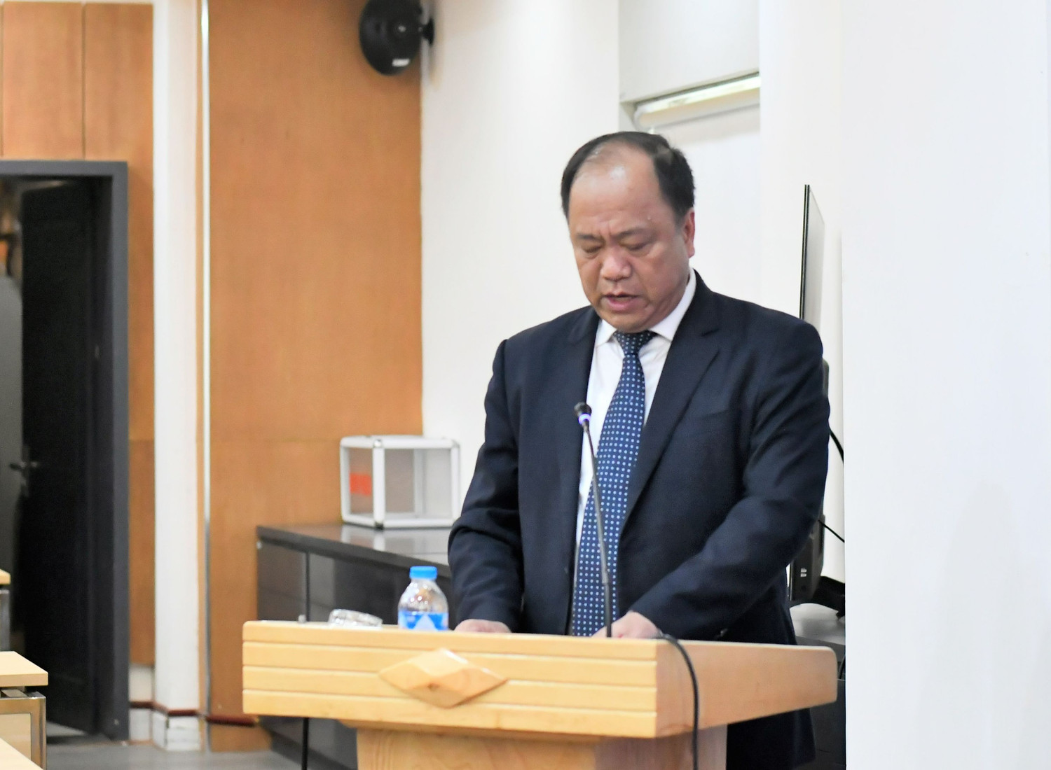 Tiến sĩ Nguyễn Văn Thiện – Phó Hiệu trưởng Trường Đại học Công nghiệp Hà Nội phát biểu tại buổi lễ. (Ảnh: Huệ Mai).