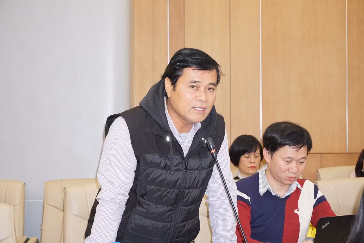 Tiến sĩ Phan Ngọc Sơn, Chủ tịch Hội đồng trường Trường Đại học Công nghệ Đồng Nai nêu ý kiến. (Ảnh: Huệ Mai).
