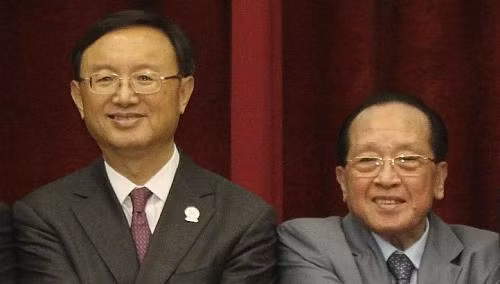 Ông Dương Khiết Trì và ông Hor Namhong.