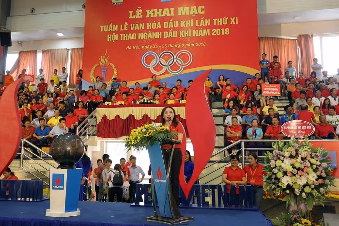 Chủ tịch Công đoàn Dầu khí Việt Nam Nghiêm Thùy Lan phát biểu khai mạc.