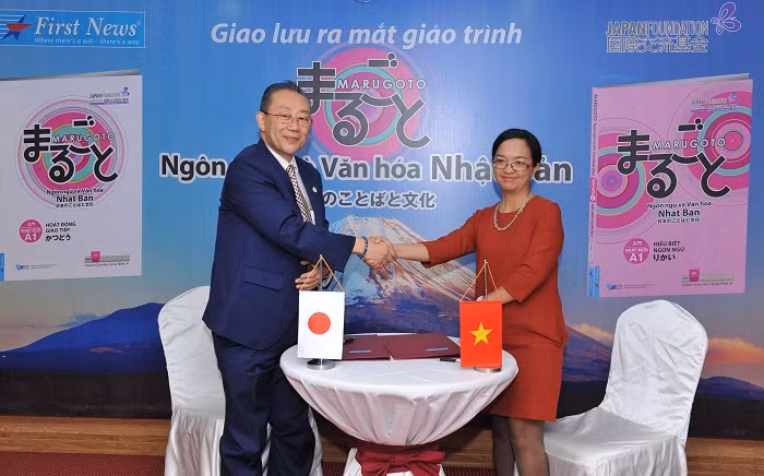 Đại diện First News và JF ký kết hợp đồng xuất bản giáo trình “Marugoto - Ngôn ngữ và Văn hóa Nhật Bản".