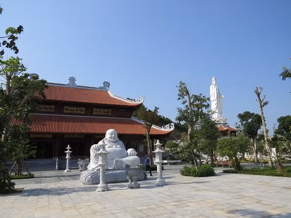 Khu du lịch tâm linh tại Khu du lịch sinh thái Diễn Lâm.