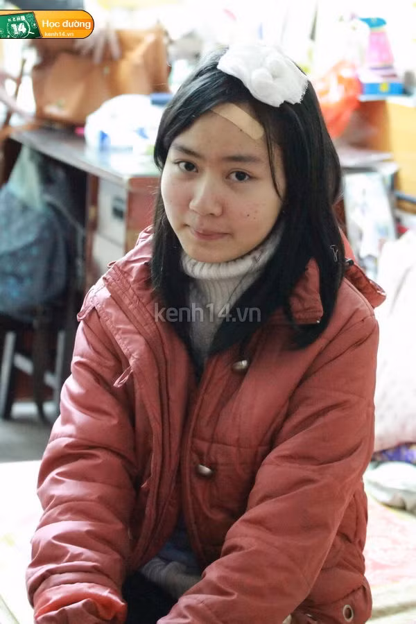 Vân Ly mới được khâu xong