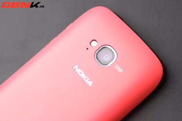 Lumia 710 có camera 5MP và khả năng quay phim 720p.