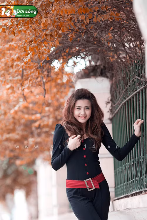 Mọi người vẫn thường bảo giới người mẫu nhiều cám dỗ thường đem lại nhiều tăm tiếng và cũng không ít tai tiếng. Đã có nhiều bậc đàn anh, đàn chị trong giới showbiz phải nếm trải cùng lúc cả “trái đắng” và “vị ngọt”. Chi có sợ kịch bản đó xảy đến với mình? Thực ra mình không xác định sẽ theo nghề người mẫu. Mình chỉ tham gia để biết và xem nó như thế nào nên mình không sợ sẽ gặp phải những scandal như vậy. Mọi người vẫn thường bảo giới người mẫu nhiều cám dỗ thường đem lại nhiều tăm tiếng và cũng không ít tai tiếng. Đã có nhiều bậc đàn anh, đàn chị trong giới showbiz phải nếm trải cùng lúc cả “trái đắng” và “vị ngọt”. Chi có sợ kịch bản đó xảy đến với mình? Thực ra mình không xác định sẽ theo nghề người mẫu. Mình chỉ tham gia để biết và xem nó như thế nào nên mình không sợ sẽ gặp phải những scandal như vậy.