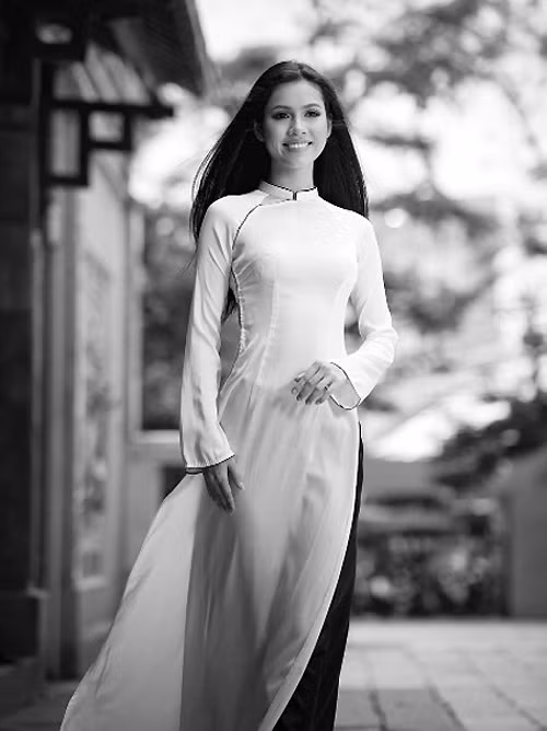 Tinh khôi và trắng sáng. Xem thêm: Không còn sốc khi Sao Việt nghiện... khoe rốn / Hoàng Thùy Linh: Mộc mạc mà nên...duyên / Sao Việt và những chiếc váy ren biết nói / Chiêm ngưỡng Sao Việt diện thời trang...quê / Lộ diện thần tượng thời trang đầu tiên của F-idol