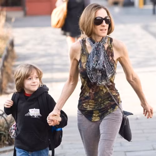 Không hiểu Sarah Jessica Parker nhập vai thế nào vào Sex and the city với thân hình cò hương gày guộc thế này? (Ảnh: xz) Xem thêm: Bí quyết giữ gìn vóc dáng sau sinh.