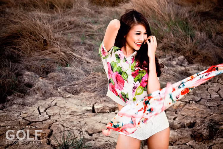 Lý do chính cho màn trình diễn không có trong phần duyệt chương trình của Sở, Thanh Hằng chia sẻ trên mạng xã hội: "Nghệ thuật là nơi cứu cánh cho sự nổi loạn bên trong của con người tôi". Xem thêm: Phong cách thời trang Sao Việt / Mix đồ cá tính cho quý cô công sở.