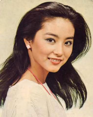 Vẻ đẹp này thực sự khiến dao kéo cũng phải "mòn". Xem thêm: Thư Kỳ hóa "Nàng tiên cá" hớp hồn các đấng mày râu.