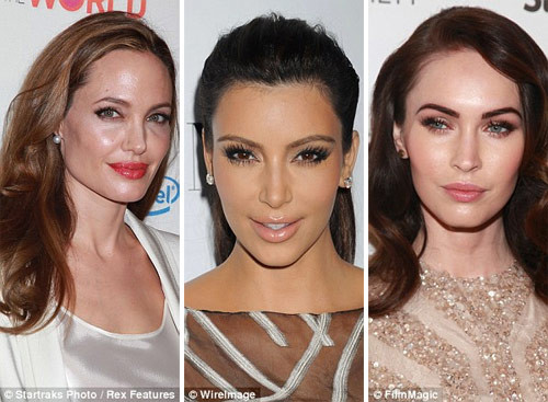 Kiểu 3: Đường nét nghệ thuật Theo lời một chủ tiệm salon thì đôi lông mày của Angelina Jolie, Kim Kardashian và Megan Fox được nhiều người mong muốn nhất. Đặc điểm của kiểu lông mày này là độ dày vừa phải, đường nét giúp nâng và mở rộng đôi mắt, gương mặt. Và đặc biệt nó phù hợp với bất kì hình dạng gương mặt hay độ tuổi nào. Xem thêm: Điểm danh những chiếc "cằm mới" của Sao Việt.