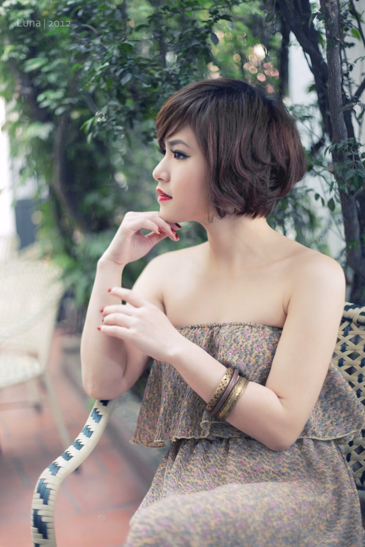 Đầm quây không chỉ giúp bạn gái khoe được bờ vai thon, khuôn ngực đầy mà còn thể hiện được nét dịu dàng, nữ tính. Ê kíp thực hiện Make up: Chang Nhung Photo: Luna Model: Ly Ly Xem thêm: Lên đời nhan sắc nhờ trang điểm.
