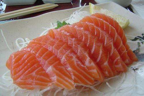 12. Xương: Sôcôla, cá hồi giúp làm tăng mật độ xương vì chúng rất giàu magie và omega-3. Các nhà khoa học của trường Đại học Tennessee cho rằng, bổ sung một lượng lớn magie và omega-3 có thể tăng mật độ xương, cải thiện độ chắc khỏe cho xương.