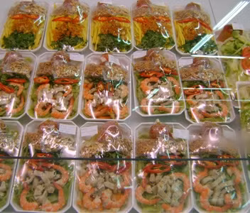 Thực phẩm chế biến sẵn: Đây là các loại thực phẩm chứa rất nhiều chất độc hại mà khi ăn chúng ta đã vô tình hấp thu hết các chất độc này. Những chất độc bao gồm bột ngọt, chất béo bão hòa, xiro công nghiệp. Thực phẩm chế biến sẵn: Đây là các loại thực phẩm chứa rất nhiều chất độc hại mà khi ăn chúng ta đã vô tình hấp thu hết các chất độc này. Những chất độc bao gồm bột ngọt, chất béo bão hòa, xiro công nghiệp.