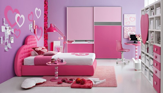 Màu hồng: Các nhà nghiên cứu đã nhận ra rằng, màu sắc nữ tính này có tác dụng làm dịu tâm thần của con người. Cuối những năm 70, Tiến sĩ Alexander Schauss, giám đốc của Viện Nghiên cứu xã hội sinh học và y tế ở Washington Hoa Kỳ, là người đầu tiên khám phá ra màu hồng có tác dụng làm giảm sự giận dữ và lo lắng.