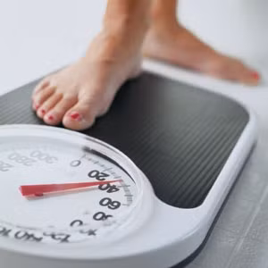 10. Giảm cân đột ngột là dấu hiệu cảnh báo bạn dễ có nguy cơ cao bị ung thư, tiểu đường, bệnh gan, bệnh lao, viêm nhiễm trong cơ thể. 10. Giảm cân đột ngột là dấu hiệu cảnh báo bạn dễ có nguy cơ cao bị ung thư, tiểu đường, bệnh gan, bệnh lao, viêm nhiễm trong cơ thể.