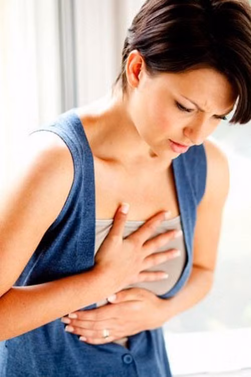 4. Đau tức vùng ngực: Đau tức vùng ngực là dấu hiệu hàng đầu cho thấy bạn dễ có nguy cơ mắc tim mạch rất nguy hiểm. Theo thống kê thì tim mạch là căn bệnh nguy hiểm hàng đầu gây tử vong nhiều nhất với nữ giới ở Mỹ. 4. Đau tức vùng ngực: Đau tức vùng ngực là dấu hiệu hàng đầu cho thấy bạn dễ có nguy cơ mắc tim mạch rất nguy hiểm. Theo thống kê thì tim mạch là căn bệnh nguy hiểm hàng đầu gây tử vong nhiều nhất với nữ giới ở Mỹ.