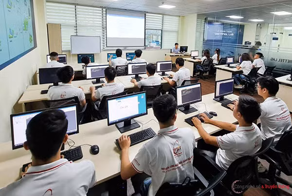 Năm 2023, Học viện thành lập 03 Lab nghiên cứu chuyên sâu là Lab Báo chí truyền thông, Lab kinh tế số và Lab dữ liệu và hệ thống thông minh. Ảnh: portal.ptit.edu.vn Năm 2023, Học viện thành lập 03 Lab nghiên cứu chuyên sâu là Lab Báo chí truyền thông, Lab kinh tế số và Lab dữ liệu và hệ thống thông minh. Ảnh: portal.ptit.edu.vn