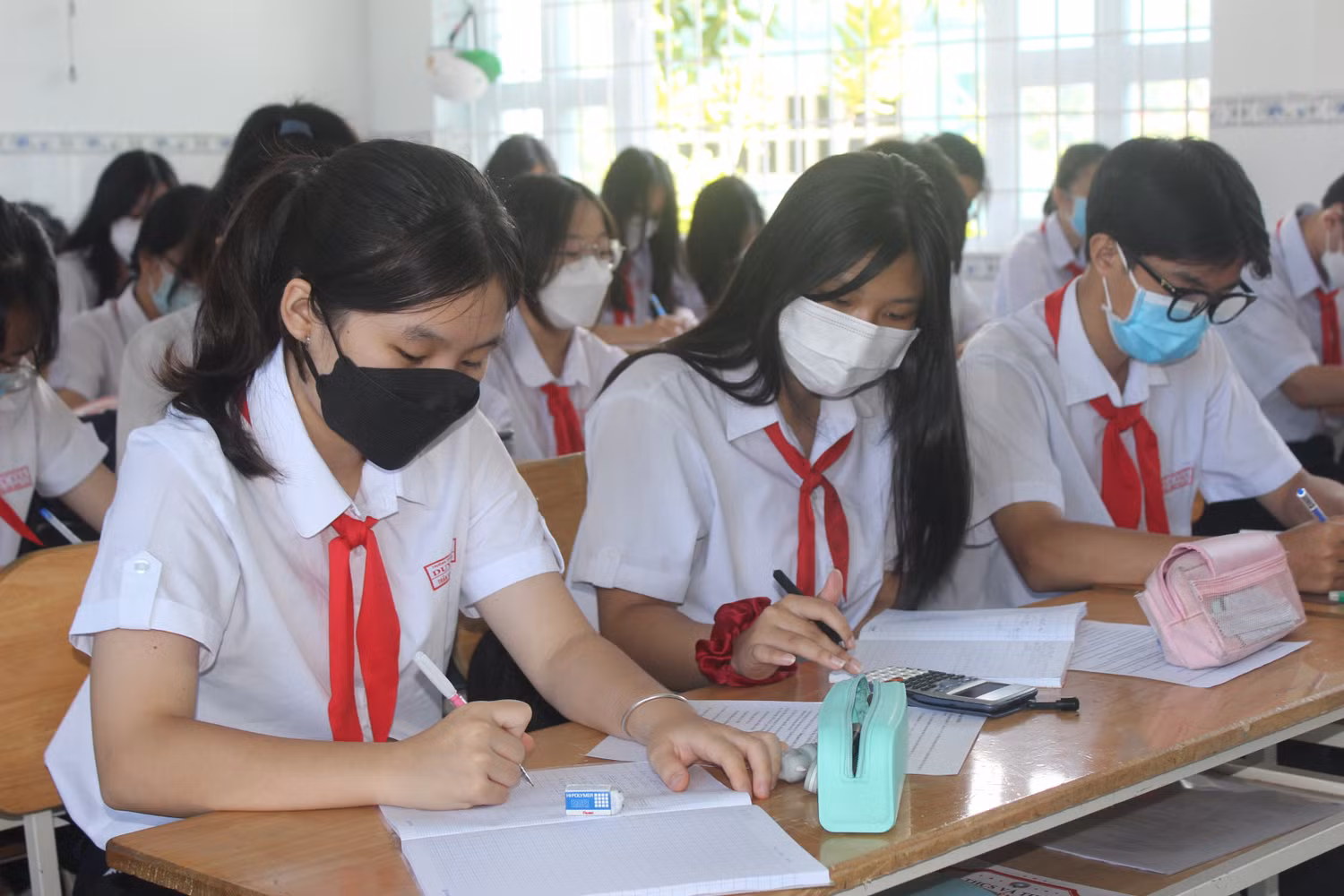 Các học sinh Trung học cơ sở ở Bà Rịa - Vũng Tàu đang tập trung ôn luyện, chuẩn bị cho kỳ thi vào lớp 10 Trung học phổ thông. Ảnh minh họa: Báo bariavungtau.com.vn Các học sinh Trung học cơ sở ở Bà Rịa - Vũng Tàu đang tập trung ôn luyện, chuẩn bị cho kỳ thi vào lớp 10 Trung học phổ thông. Ảnh minh họa: Báo bariavungtau.com.vn