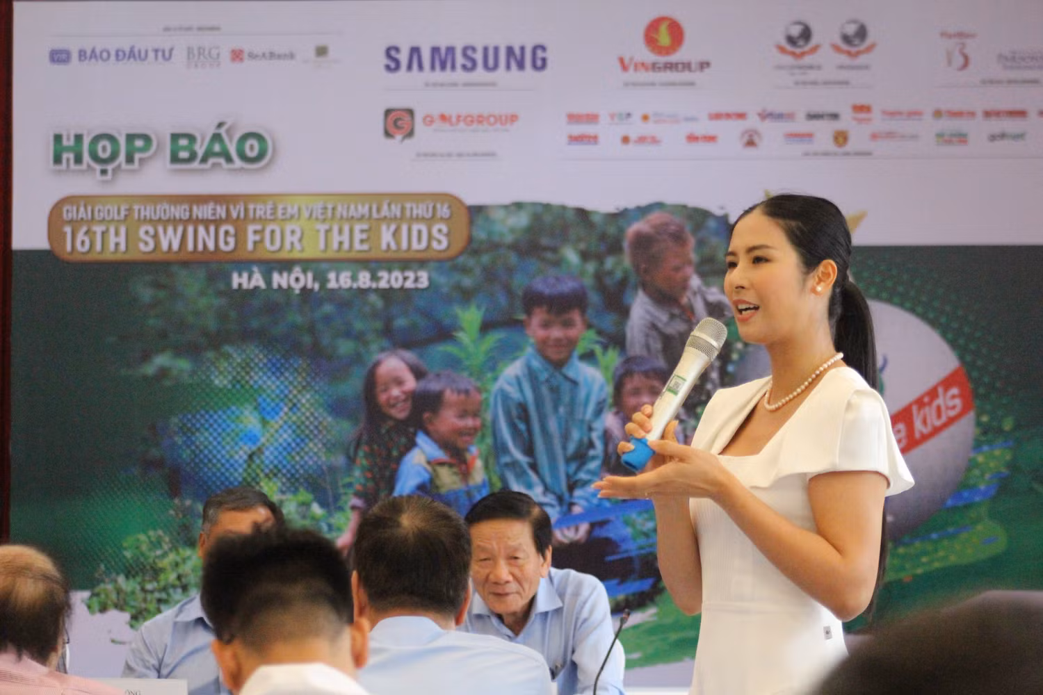 Hoa hậu Đặng Thị Ngọc Hân hy vọng về một giải đấu thành công để có kinh phí hỗ trợ cho nhiều học sinh, sinh viên nghèo hơn nữa. Ảnh: Trung Dũng