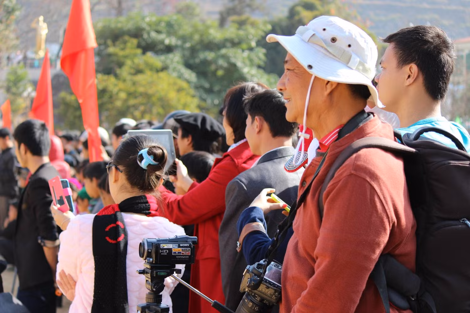 Thu hút đông đảo du khách khắp nơi đến xem