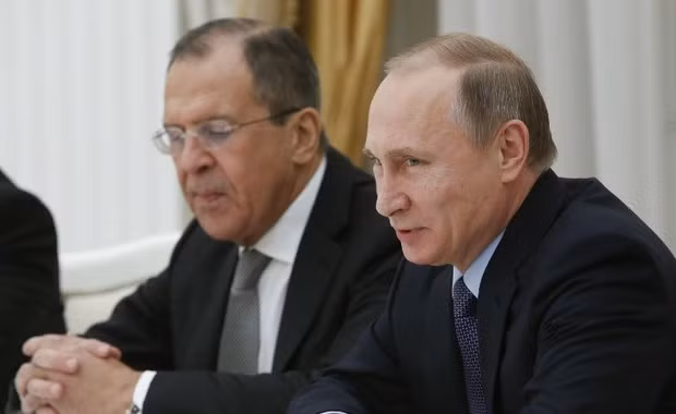Tổng thống Nga Putin và Ngoại trưởng Lavrov trong buổi tiếp Ngoại trưởng Mỹ John Kerry. Ảnh: Kyivpost.