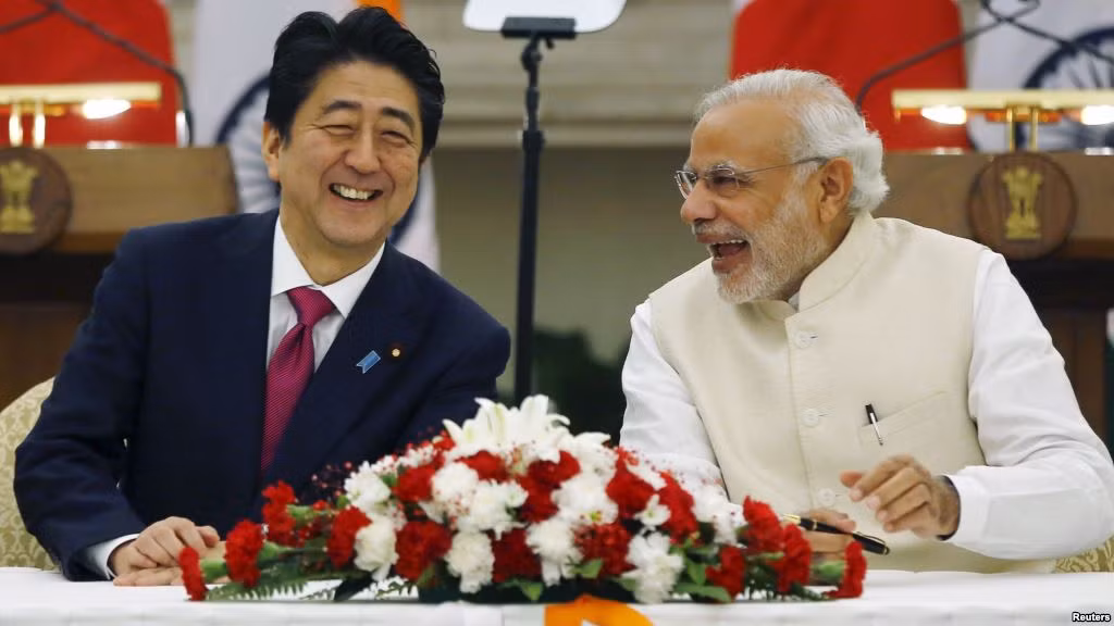 Thủ tướng Nhật Bản Shinzo Abe và Thủ tướng Ấn Độ Narendra Modi, ảnh: VOA.