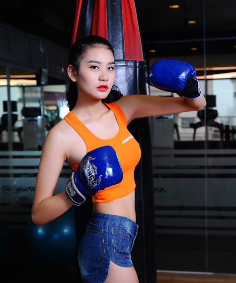 Siêu mẫu Hà Phương ngày càng được chú ý đến và yêu mến bởi cách làm việc chuyên nghiệp, gương mặt ấn tượng