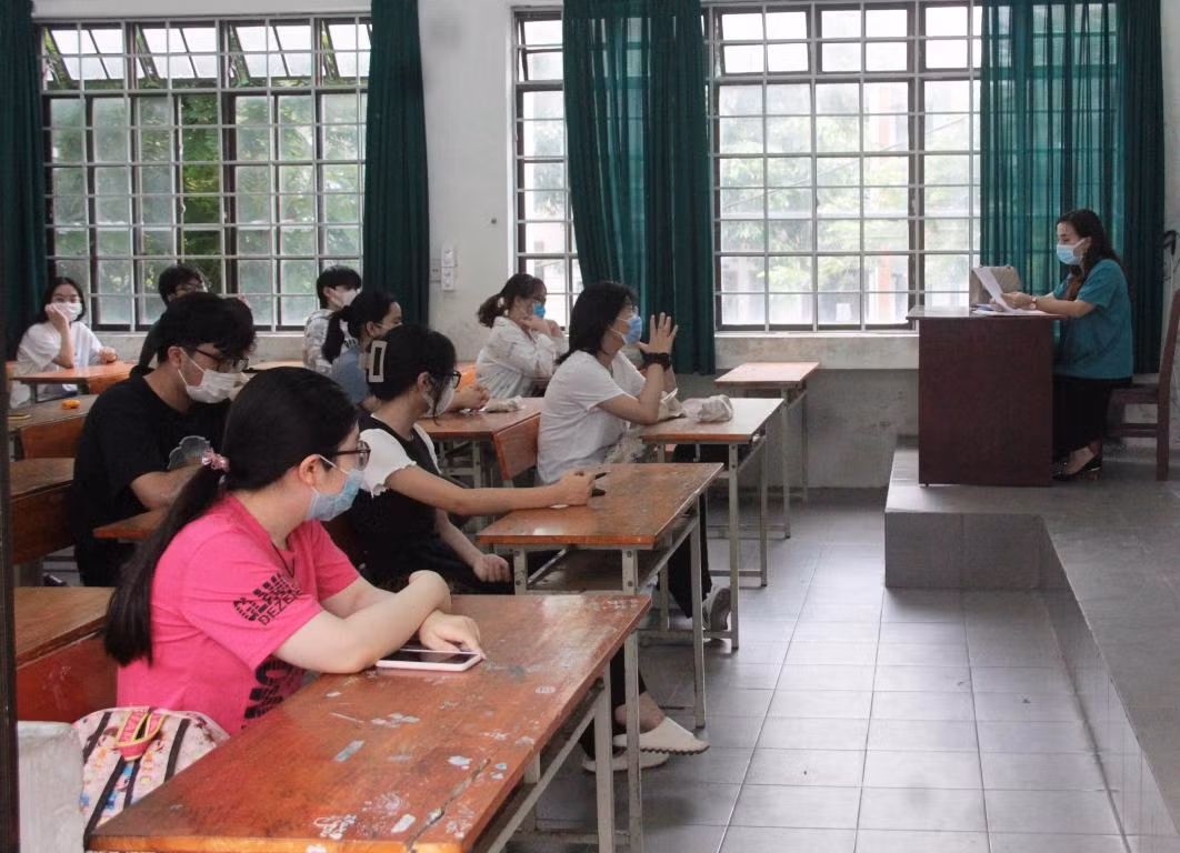 Đà Nẵng yêu cầu đánh giá linh hoạt đối với học sinh bậc trung học, phải phù hợp với điều kiện dạy học trực tuyến, trực tiếp và đối tượng học sinh, tránh gây áp lực tâm lí đối với học sinh và giáo viên. Ảnh: AN Đà Nẵng yêu cầu đánh giá linh hoạt đối với học sinh bậc trung học, phải phù hợp với điều kiện dạy học trực tuyến, trực tiếp và đối tượng học sinh, tránh gây áp lực tâm lí đối với học sinh và giáo viên. Ảnh: AN