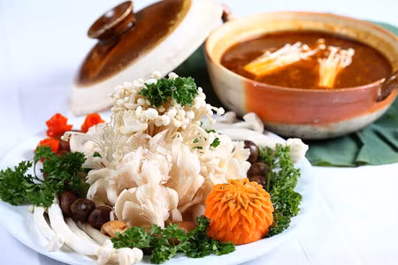 36. Cơm chay: Nét đặc trưng của đồ chay Việt là dùng các loại rau củ quả để "giả" thịt, cá, tôm... mà hương vị, màu sắc, hình dáng giống hệt "thật". Món ăn này được đánh giá là tốt cho sức khỏe và thân thiện với môi trường. Ăn đâu: Cơm chay An Lạc Viên, Số nhà 65, Quang Trung, Quận Gò Vấp, Hồ Chí Minh.
