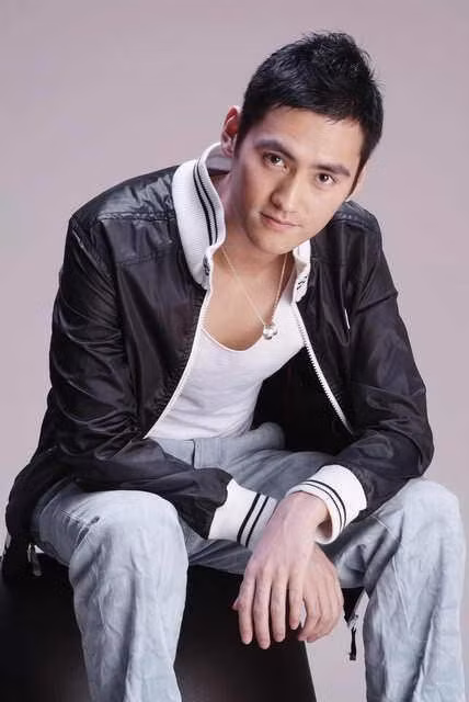 6. Viên Hoằng