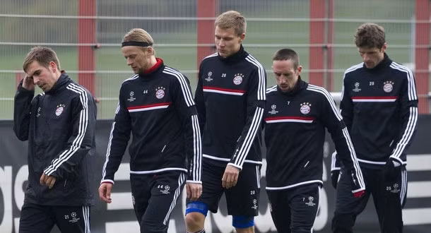 Sự căng thẳng thể hiện rõ trên khuôn mặt của các cầu thủ Bayern