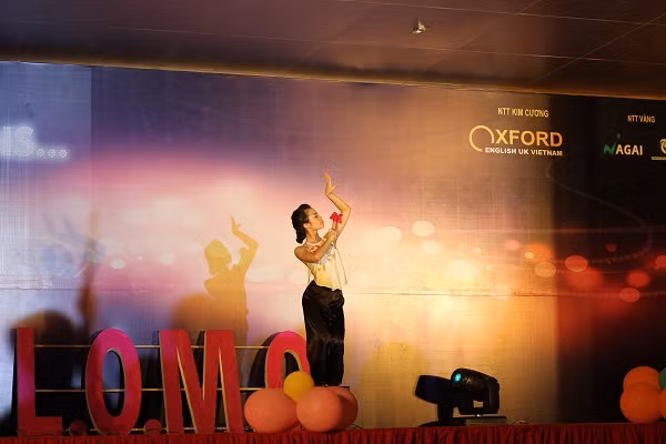 Phạm Hằng Vy và tiết mục múa Giấc mơ trưa.