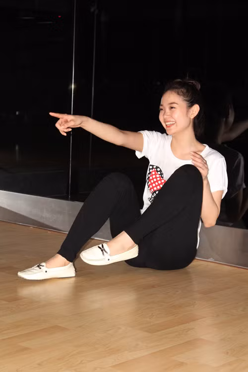Minh Hằng: Ai bảo lúc nãy cười mình cơ. Cũng thế thôi, có hơn gì mình đâu.