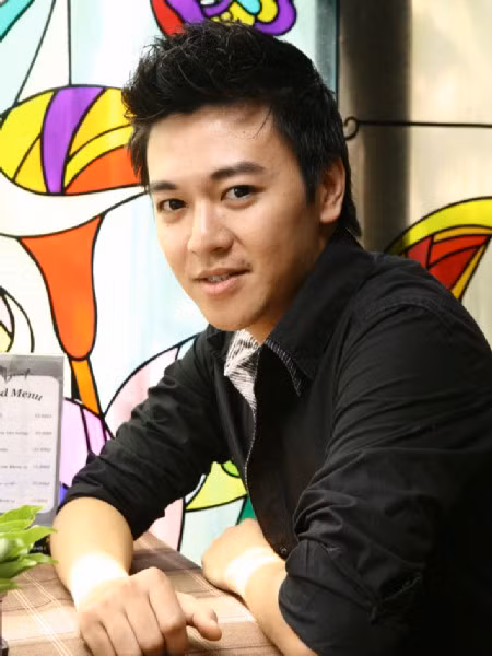 Phan Anh - anh trai MC Tuấn Tú vừa cho ra mắt Album những tình khúc của Ngô Thụy Miên, Lam Phương, Hoàng Trọng... Phan Anh - anh trai MC Tuấn Tú vừa cho ra mắt Album những tình khúc của Ngô Thụy Miên, Lam Phương, Hoàng Trọng...