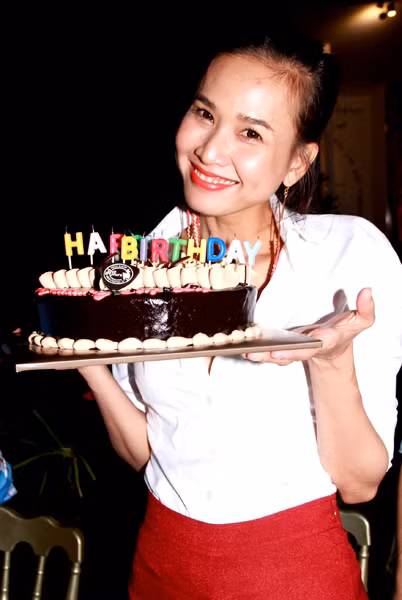 Tôi 29/7, Hoa hậu Phụ nữ Việt Nam 2006 - Dương Mỹ Linh lần đầu tổ chức sinh nhật ấm cúng bên những người bạn thân thiết trong showbiz. Tôi 29/7, Hoa hậu Phụ nữ Việt Nam 2006 - Dương Mỹ Linh lần đầu tổ chức sinh nhật ấm cúng bên những người bạn thân thiết trong showbiz.