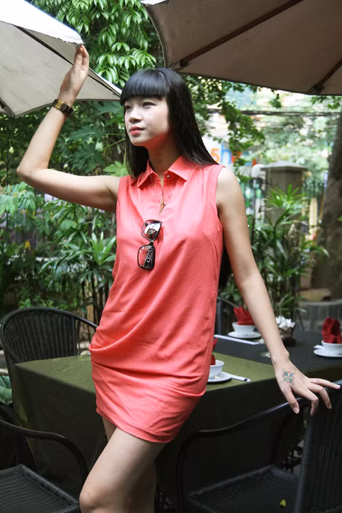 Hạ Vy đã nhanh chóng lấy lại vóc dáng sau hơn 20 ngày sinh con, dù vòng 2 vẫn chưa được thon gọn như xưa.