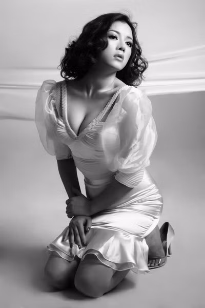 Lý Nhã Kỳ chạm ngõ điện ảnh với vai diễn Trúc - một cô gái điếm trong bộ phim Tình Yêu còn mãi của đạo diễn Phương Điền.