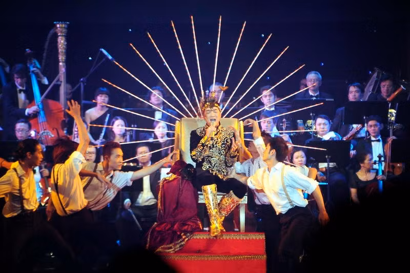 Liveshow đình đám mang tên 'Số phận' của Mr. Đàm đã được diễn ra tại sân khấu Lan Anh. Đúng như những gì Đàm Vĩnh Hưng đã hứa khán giả được xem một đêm diễn 'đáng đồng tiền bát gạo'. Liveshow đình đám mang tên 'Số phận' của Mr. Đàm đã được diễn ra tại sân khấu Lan Anh. Đúng như những gì Đàm Vĩnh Hưng đã hứa khán giả được xem một đêm diễn 'đáng đồng tiền bát gạo'.