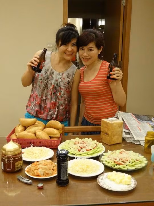 Kim Oanh và bà xã diễn viên Hải Anh.